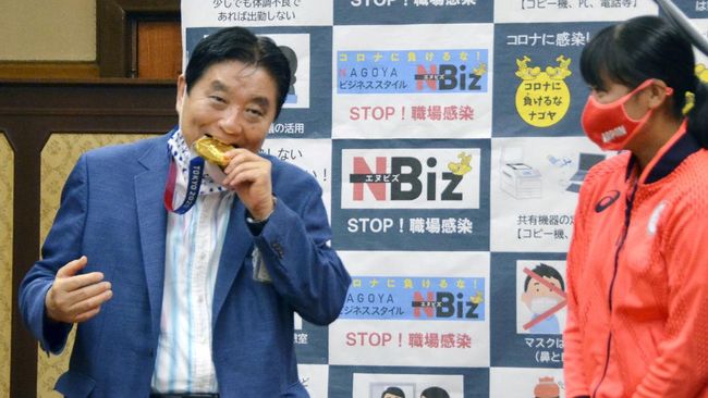 Medali Emas Atlet Sofbol Jepang Diganti Usai Digigit Pejabat