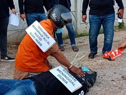 Rekonstruksi Pembunuhan Wanita di Kolong Tol Bekasi Disaksikan Keluarga