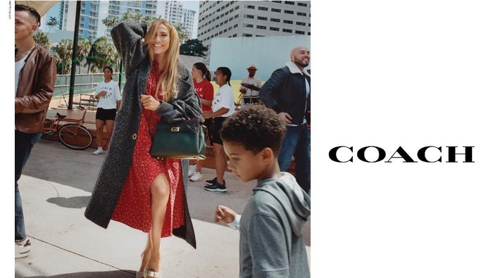Jennifer Lopez dan Michael B. Jordan Tampil di Foto Iklan Terbaru Label Coach yang Berkonsep Block Party