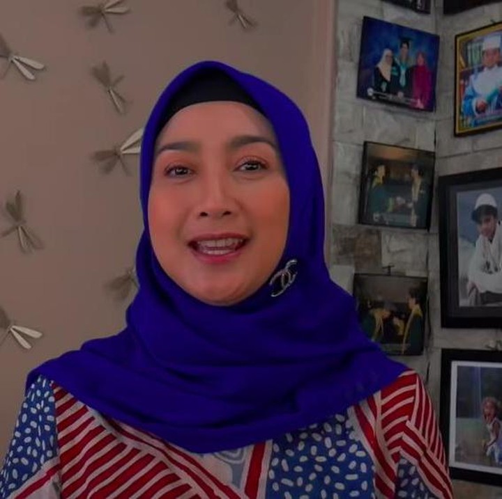 <p>Rumah tersebut penuh kenangan manis karena Desy Ratnasari menghabiskan masa mudanya di rumah itu. (Foto: YouTube Desy Ratnasari)</p>