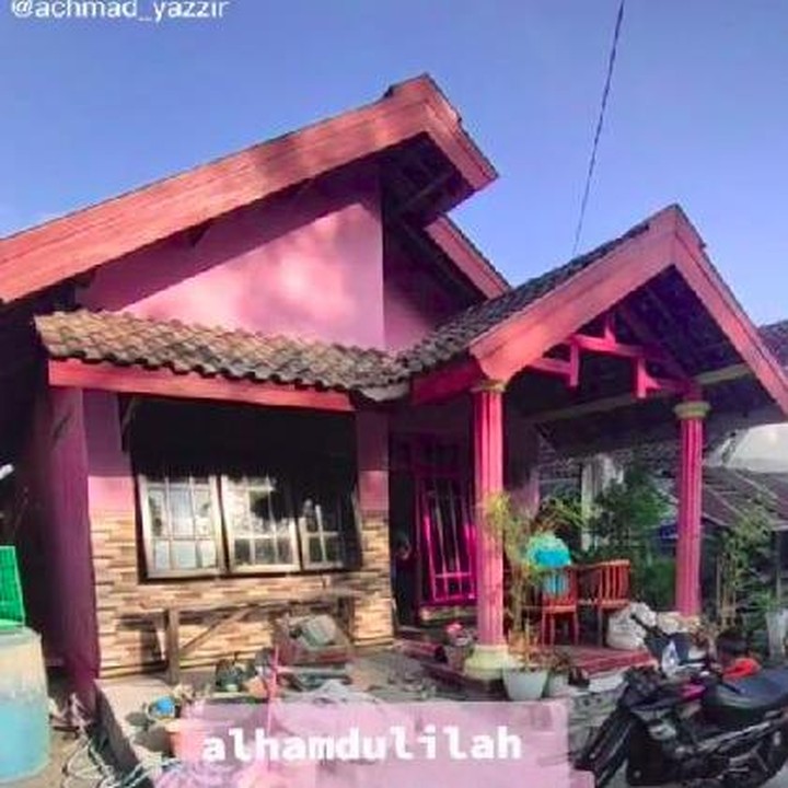 <p>Rumah di Pacet, Mojokerto menjadi viral di TikTok karena ukuran rumahnya yang panjang, Bunda. Niatnya, Yazzir hanya membagikan video progres renovasi rumah untuk orang tuanya (Foto: TikTok @achmad_yazzir)</p>
