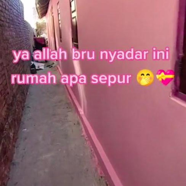 <p>Namun, ternyata menjadi viral setelah sang pemilik akun, yang juga tuan rumahnya, Yazzir Joel sampai menyebut rumahnya itu dengan sebutan rumah sepur alias rumah kereta. (Foto: TikTok @achmad_yazzir)</p>