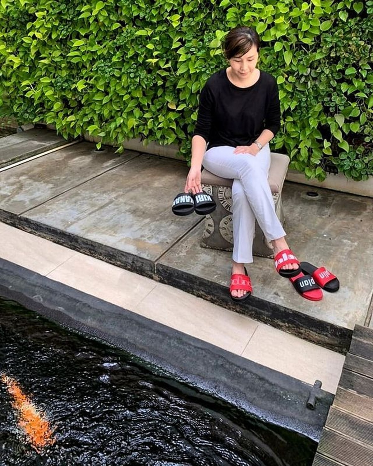 Veronica Tan terlihat tampil beda&comma; penampilannya tersebut tuai pujian dan jadi sorotan&period; Yuk kita intip&excl;