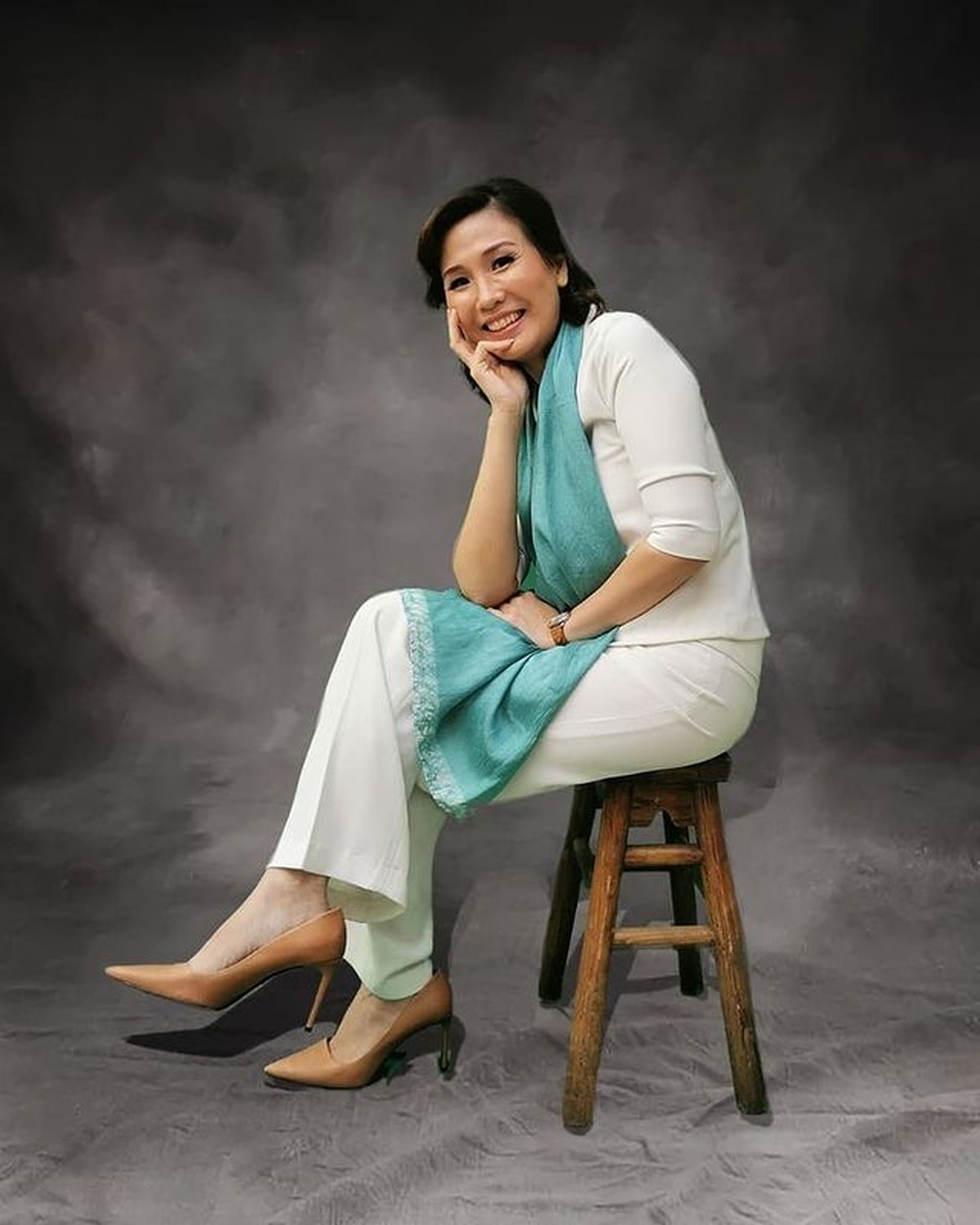 Veronica Tan terlihat tampil beda&comma; penampilannya tersebut tuai pujian dan jadi sorotan&period; Yuk kita intip&excl;