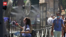 VIDEO: Wisatawan di Roma Dihempas Gelombang Panas