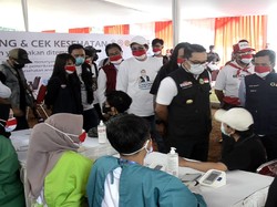 Gelar Vaksinasi Massal, Pemprov Jabar Sasar 400 Ribu Warga Sehari
