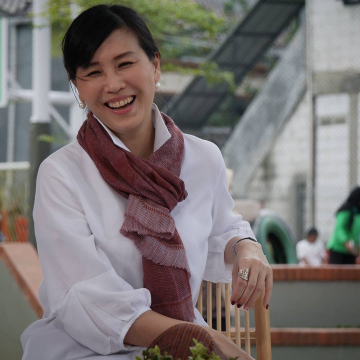 7 Potret Veronica Tan yang Baru Berulang Tahun, Diberi Kejutan oleh