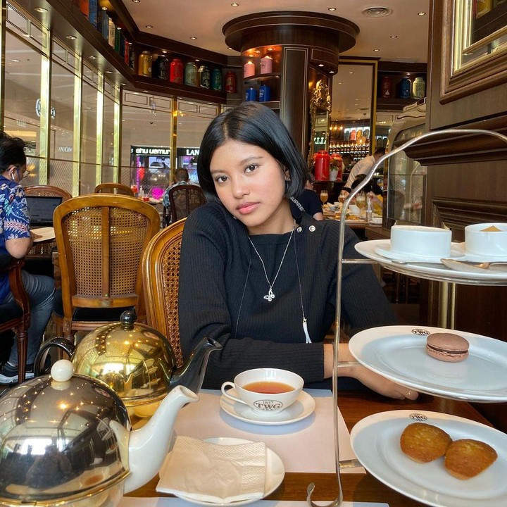 <p>Memasuki usia 16 tahun, Diandra sudah ahli mengaplikasikan make up natural ke wajahnya, Bunda. Cantik banget, ya! (Foto: Instagram: @diandrasb)</p>