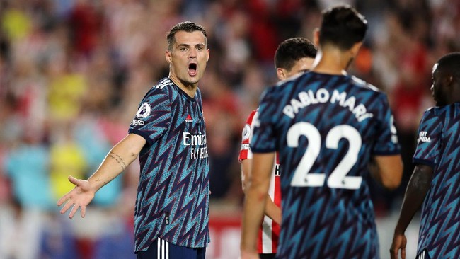 Arsenal dan Manchester United berada dalam posisi yang bertolak belakang jika berkaca pada kondisi terkini masing-masing klub.