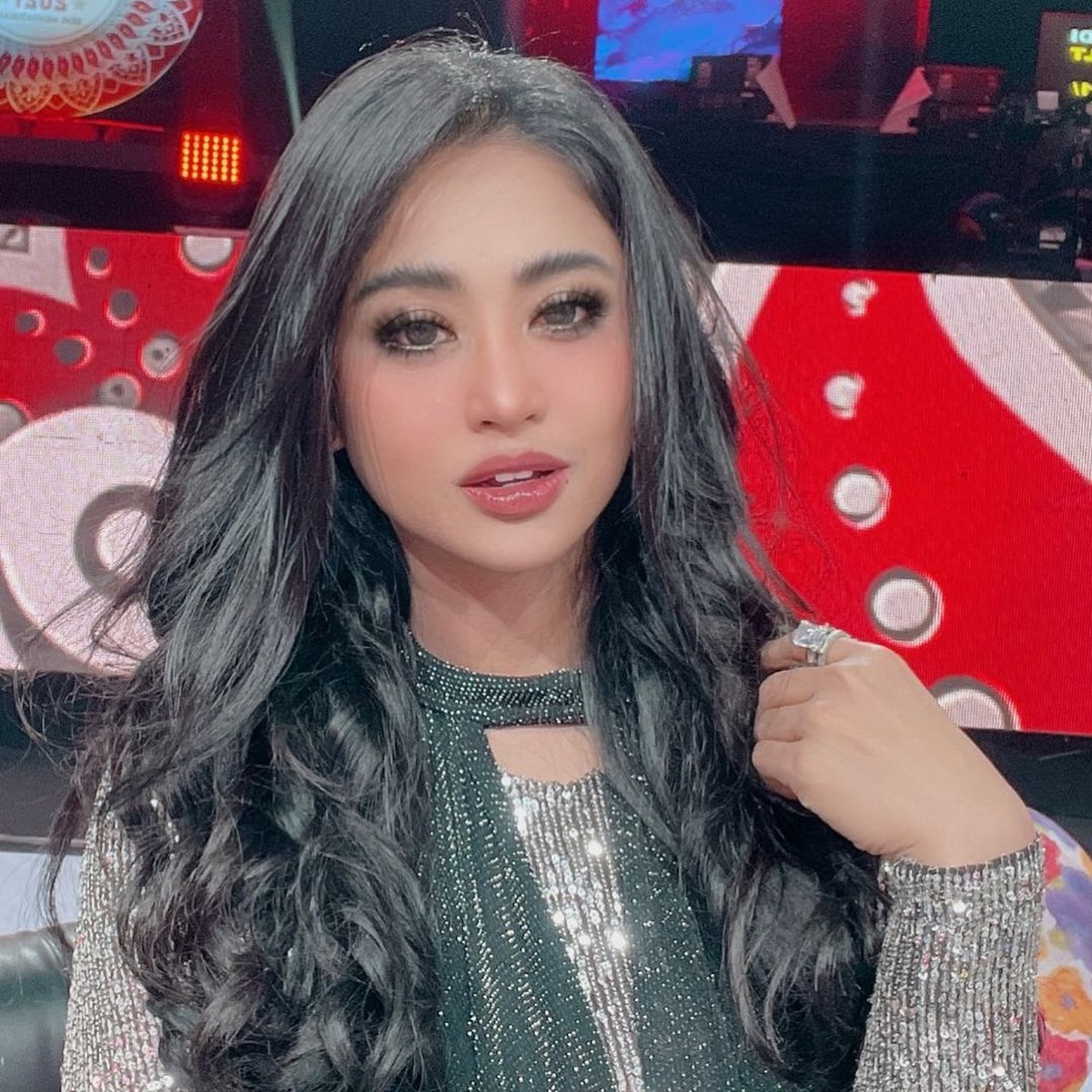 Dewi Persik dan Angga Wijaya Sering Pamer Kemesraan Saat Makan Bareng