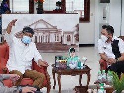 Crazy Rich Malang Salurkan Sembako ke Warga Kota Pasuruan Terdampak COVID-19