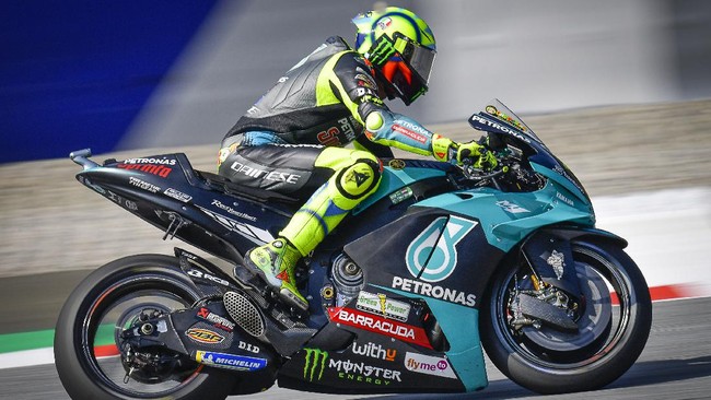 Valentino Rossi menyatakan optimistis tampil di MotoGP Inggris 2021 dengan memamerkan kemampuan menaklukkan Sirkuit Silverstone.