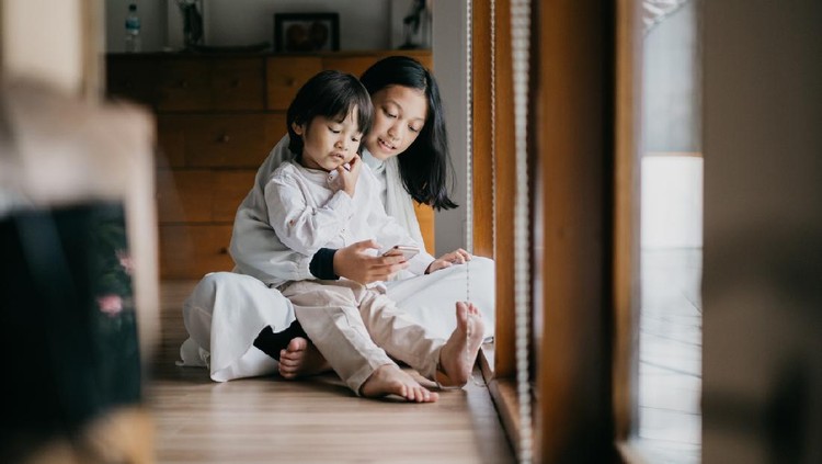 Ilustrasi anak dan gadget Ilustrasi anak dan gadget