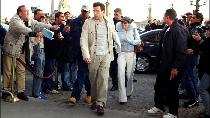 Terbawa Nostalgia! Tampilan JLo dan Ben Affleck Saat Awal Pacaran Jadi Inspirasi Tren Y2K