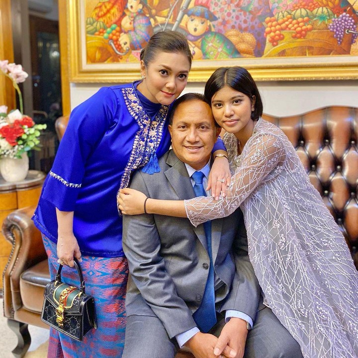 <p>Sementara itu, Diandra kini sudah semakin besar dan beranjak menjadi gadis yang cantik nih, Bunda. Pesona Diandra yang beranjak remaja jadi lebih terlihat, ya. (Foto: Instagram: @bellasaphiraofficial)</p>