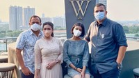 <p>Anak sambung Bella bernama Achmad Charliandra dan Diandra Minunet, Bunda. Meski tak punya hubungan darah, namun keduanya selalu akur dengan Bella. (Foto: Instagram: @bellasaphiraofficial)</p>