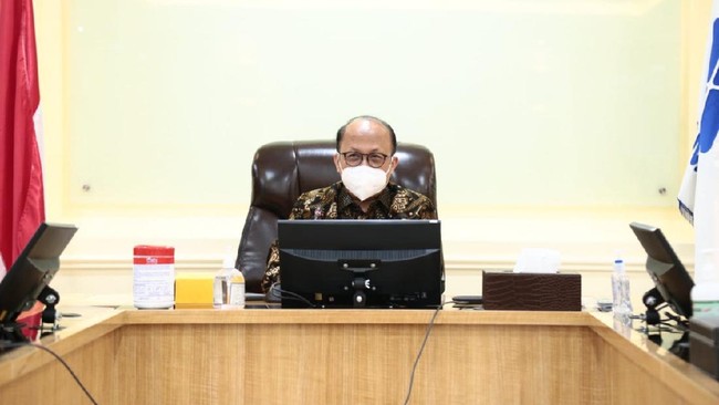 Sekretaris Jenderal Kemnaker Anwar Sanusi mengatakan Waroeng SS akhirnya mencabut surat pemotongan gaji penerima BSU bagi karyawannya.