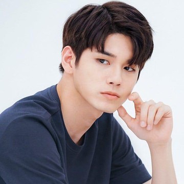 Pernah Jadi Kurir, Ini Deretan Pekerjaan Idol K-Pop Lainnya Sebelum Terkenal