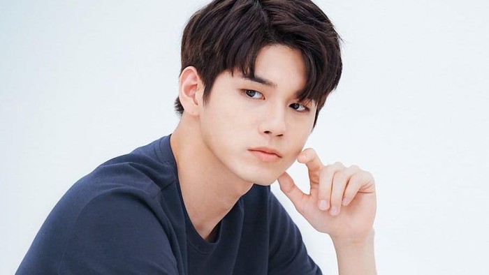 Pernah Jadi Kurir, Ini Deretan Pekerjaan Idol K-Pop Lainnya Sebelum Terkenal