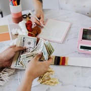 4 Zodiak Ini Dikenal Pintar Mengatur Keuangan, Wah Bisa Cepat Kaya Nih!