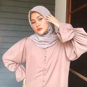 Heboh Zikri Daulay Cium Mesra Ayu Aulia, Begini Reaksi Henny Rahman