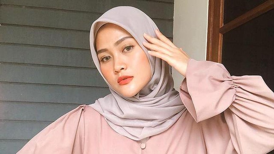 Pesona Henny Rahman Mantan Istri Zikri Daulay yang Tengah Jadi Sorotan