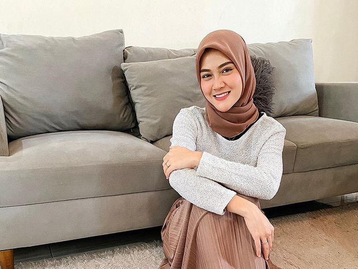 Pesona Henny Rahman Mantan Istri Zikri Daulay yang Tengah Jadi Sorotan