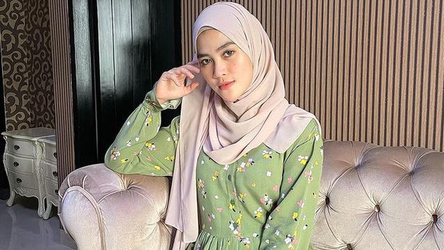 Pesona Henny Rahman Mantan Istri Zikri Daulay yang Tengah Jadi Sorotan