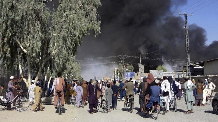 Plumes of smoke rise into the sky after fighting between the Taliban and Afghan security personnel in Kandahar, Afghanistan, southwest of Kabul, on Thursday, Aug. 12, 2021. (AP Photo/Sidiqullah Khan)