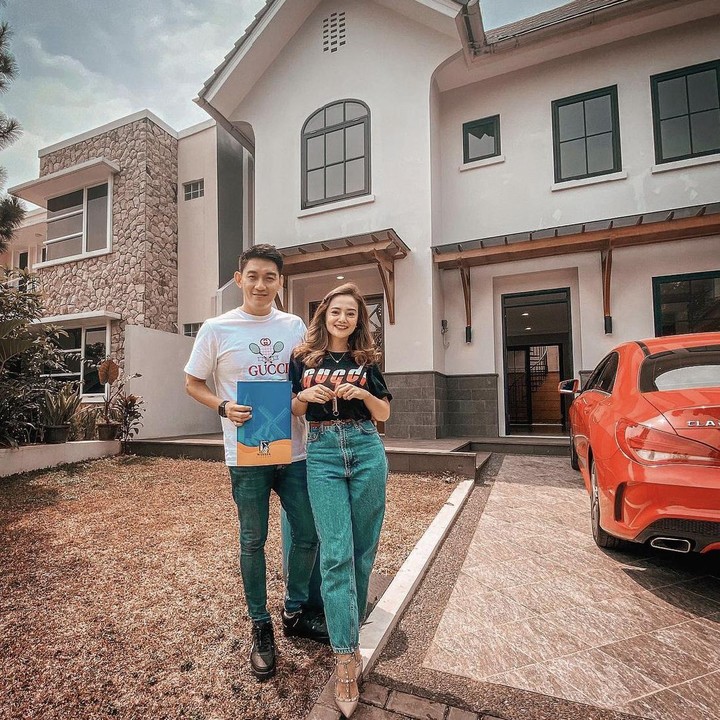<p>Ifan Seventeen dan Citra Monica hidup bahagia usai menikah pada 29 Mei 2021. Mereka kini tinggal di rumah baru yang berlokasi di Cibubur. (Foto: Dok. Instagram @ifanseventeen)</p>