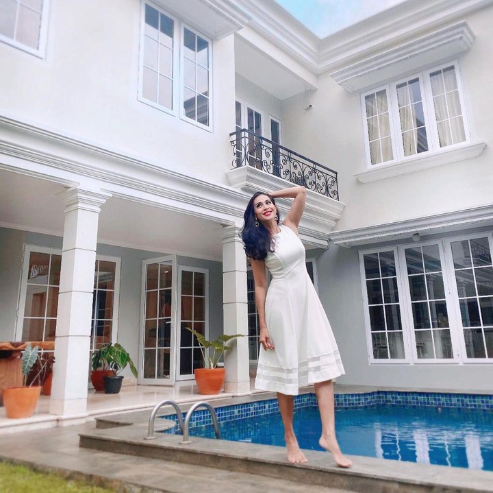 <p>Selama masa pandemi, artis cantik Diah Permatasari lebih sering menghabiskan waktu di rumah, Bunda. Ia pun kerap membagikan kegiatannya di media sosial, lho. (Foto: Instagram: @dps_diahpermatasari)</p>