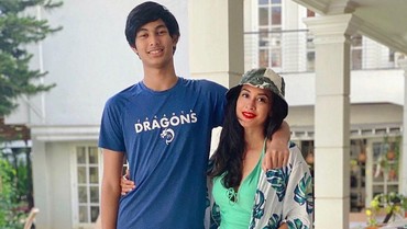 img-title Anak Mulai Dewasa & Tampan, Diah Permatasari Disangka Jalan bareng Berondong
