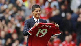 Raphael Varane Resmi Gabung Manchester United