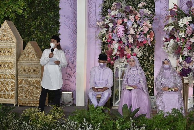 Suasana Pengajian Jelang Pernikahan Lesti Kejora dan Rizky Billar Lesti Kejora dan Rizky Billar hari ini Sabtu (14/8) menggelar acara pengajian jelang pernikahan mereka. Yuk kita intip!