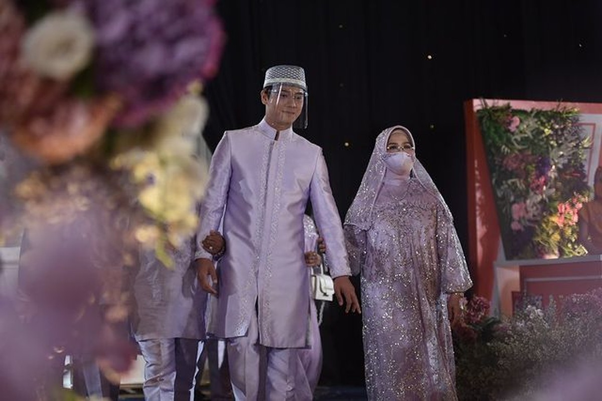 Lesti Kejora dan Rizky Billar hari ini Sabtu &lpar;14&sol;8&rpar; menggelar acara pengajian jelang pernikahan mereka&period; Yuk kita intip&excl;