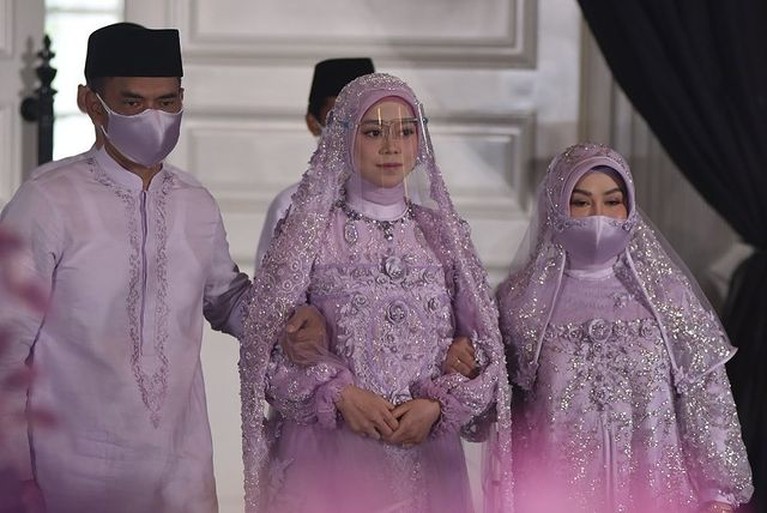 Suasana Pengajian Jelang Pernikahan Lesti Kejora dan Rizky Billar Lesti Kejora dan Rizky Billar hari ini Sabtu (14/8) menggelar acara pengajian jelang pernikahan mereka. Yuk kita intip!