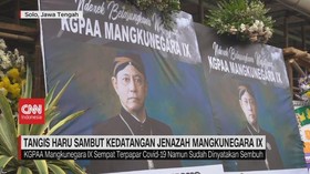VIDEO: Tangis Haru Sambut  Kedatangan Jenazah Mangkunegara IX
