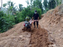 Lurah di Pacitan Ini Berhasil Jadikan Elpiji Sebagai Bahan Bakar Traktor Mini