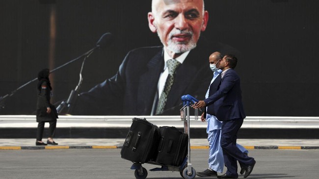 Presiden Afghanistan, Ashraf Ghani, beralasan dia meninggalkan negaranya demi menghindari pertumpahan darah.