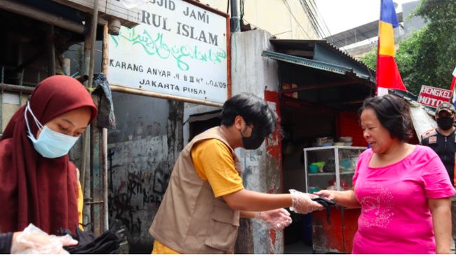 BNPB Bagikan 60 Ribu Masker di Titik Aktivitas Warga Jakarta - Vimarsana News