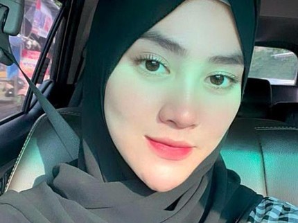 Henny Rahman Kena Cibir Warganet karena Suapi Putra Alvin Faiz, Kenapa?