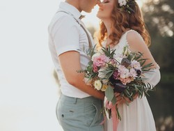 20 Lagu Untuk Pernikahan yang Romantis & Penuh Makna, Bantu Hidupkan Suasana
