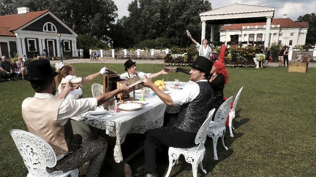 FOTO: Merayakan Musim Panas di Istana Bunga Lithuania