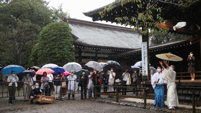 FOTO: Hening Menghormati Korban PD II di Kuil Yasukini Jepang