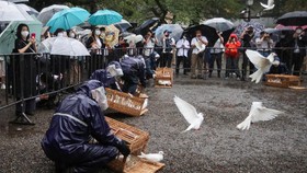 FOTO: Hening Menghormati Korban PD II di Kuil Yasukini Jepang