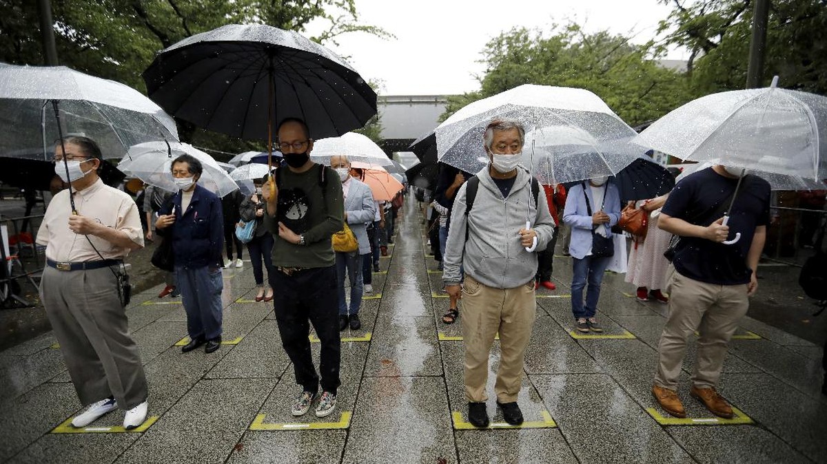 FOTO: Hening Menghormati Korban PD II di Kuil Yasukini Jepang