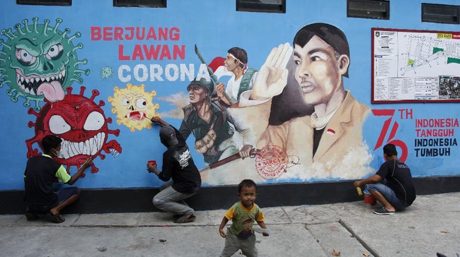 Menanggapi arahan wacana kajian baru prokes dan 3T berdampingan dengan Covid, epidemiolog mengingatkan pemerintah bahwa pandemi belum terkendali.