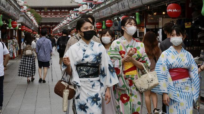 Siswi di Jepang dilarang menata rambutnya dengan gaya kuncir kuda. Gaya rambut tersebut dinilai bisa menarik gairah seksual anak laki-laki.