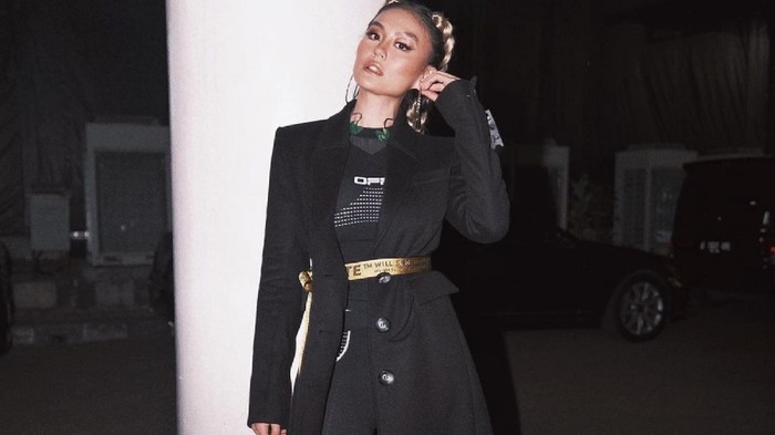 5 Label Fashion Mewah yang Sering Dipakai Oleh Agnez Mo 5 Label Fashion Mewah yang Sering Dipakai Oleh Agnez Mo