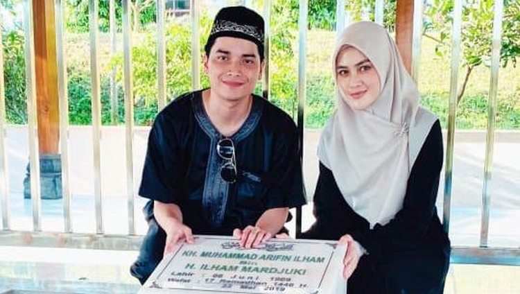 Alvin Faiz dan Henny Rahman
